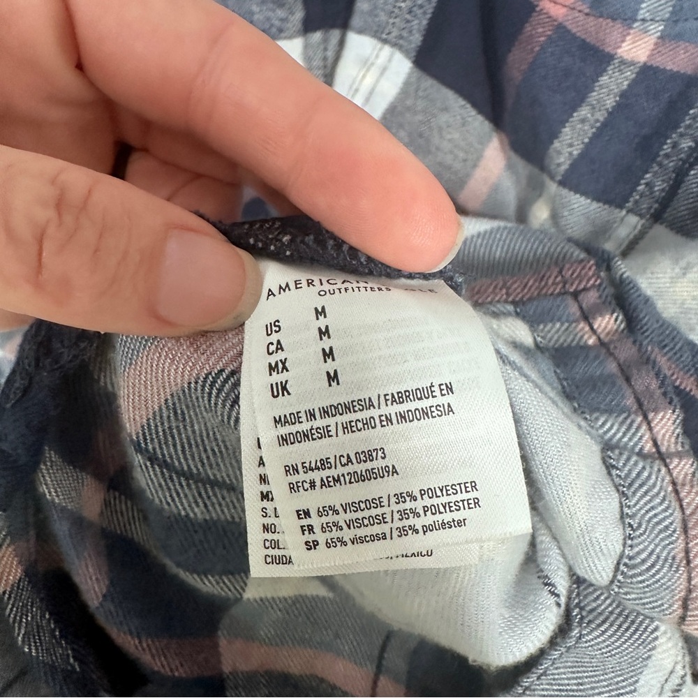 American Eagle Womens Boyfriend Fit Plaid Button Down Shirt Size Medium Soft - Picture 3 of 5